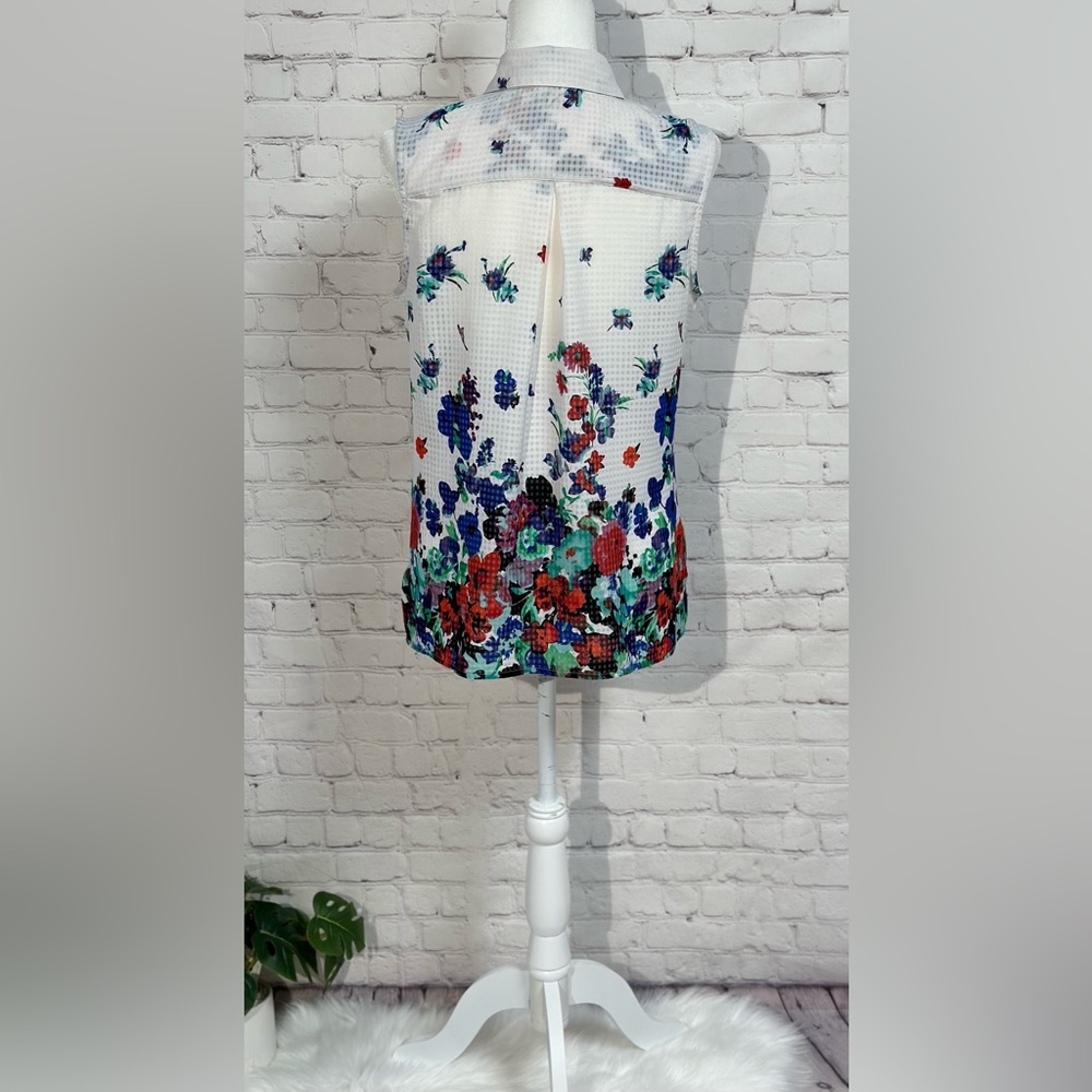 NOTATIONS Sleeveless Button Down Top - Picture 3 of 11